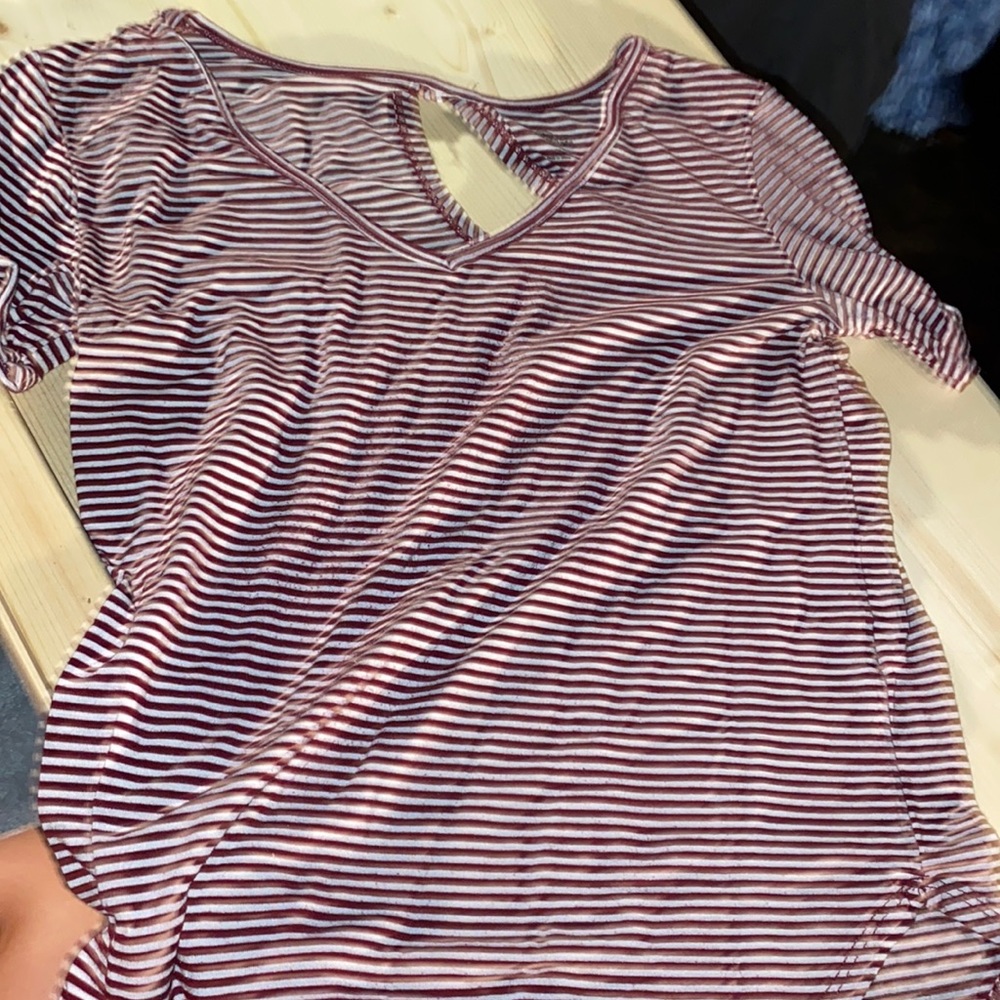 Tight v-neck with stripes